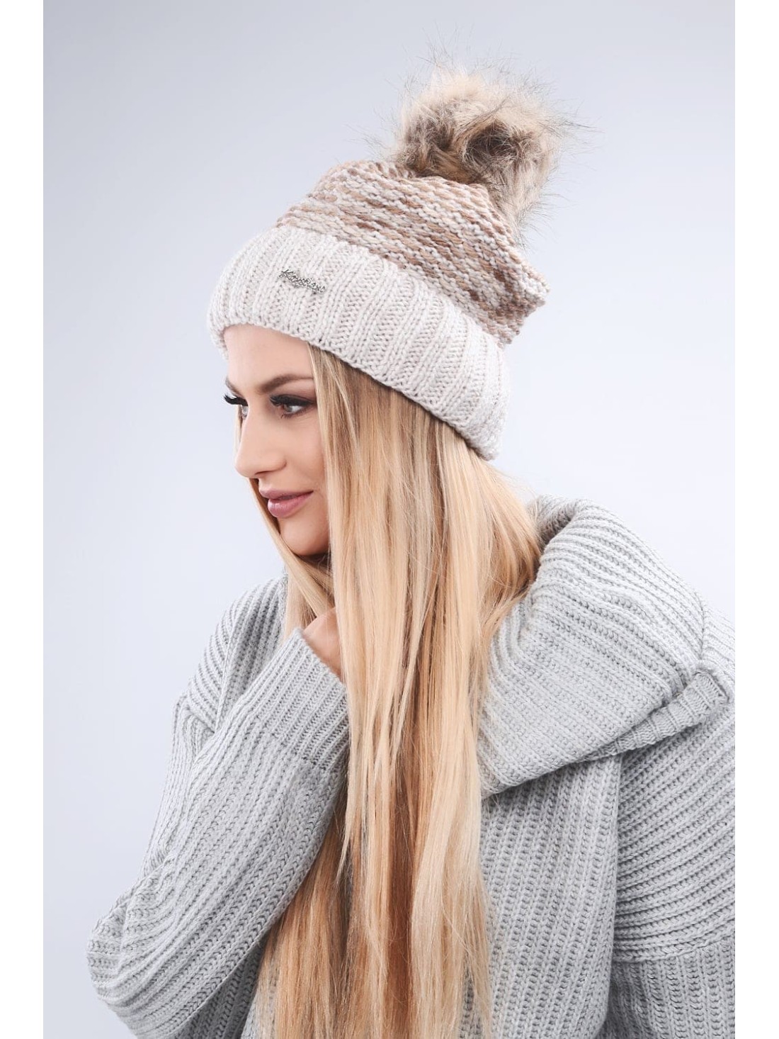 Beige Wintermütze mit Umschlag C11 - Online-Shop - Boutique